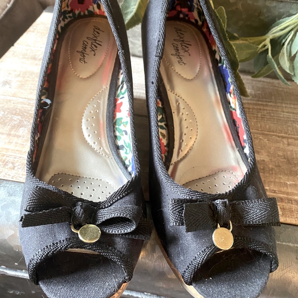 NWOT black wedges